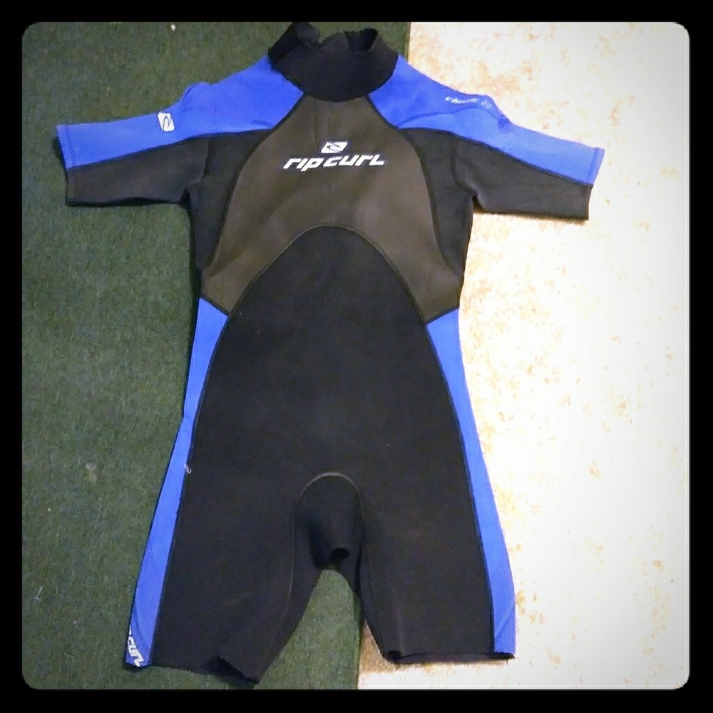 Ripcuel large mens wetsuit